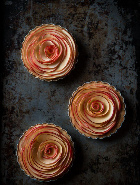 Enchanted Apple Tartlets Miniature tarts with spiced apples, caramel drizzle, and a touch of cinnamon “magic.”